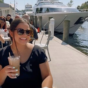 Meet your Posher, Nicolette